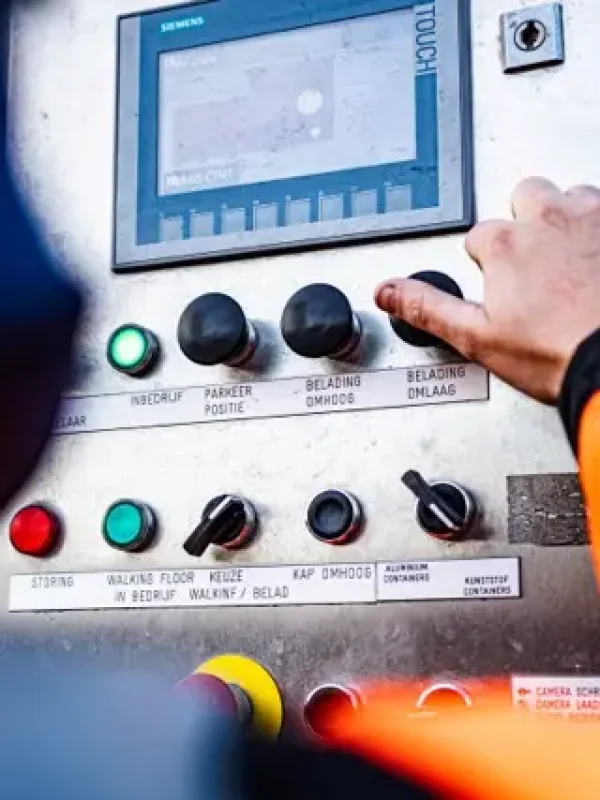 Restpartijen en afgekeurde producten klaar voor vernietiging.